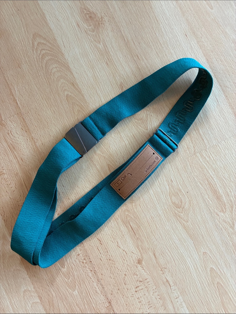 Unbelts Teal Adjustable belt NWOT